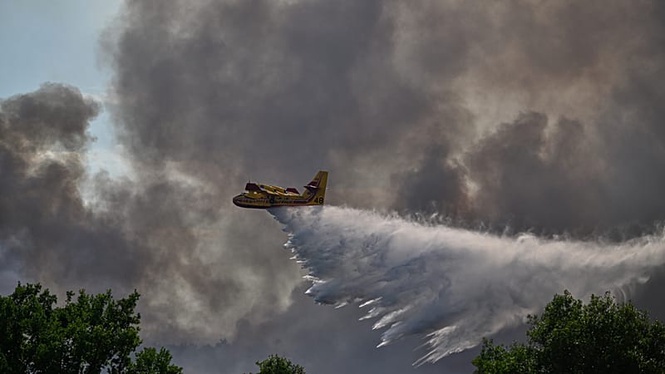 Wildfire spreads in southeastern France as firefighters battle blaze