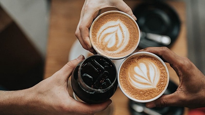 Up to five daily cups of coffee are safe for the heart, new review says