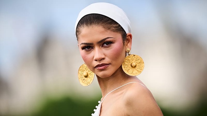 Zendaya's ancient Iranian earrings stir debate over stolen artefacts