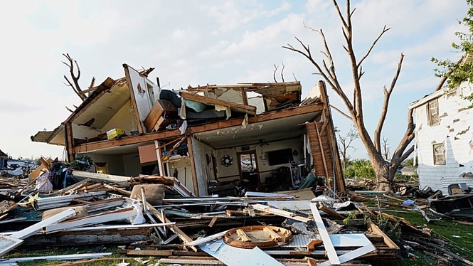Wisconsin tornado leaves homes damaged and streets covered in debris