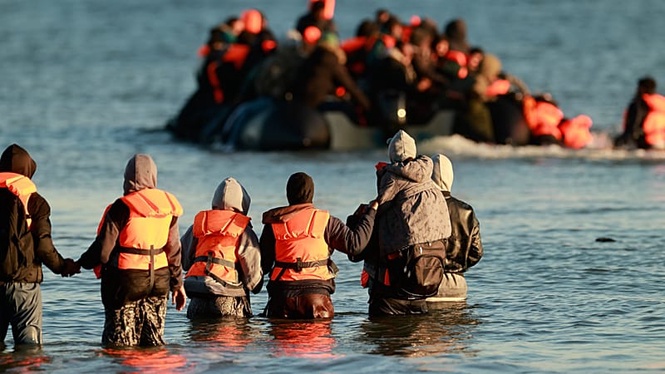 France migrants board overloaded boat for UK Channel crossing