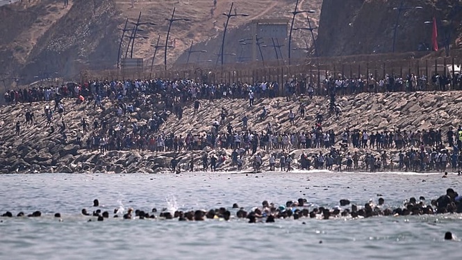 Thousands of migrants storm Ceuta border from Morocco