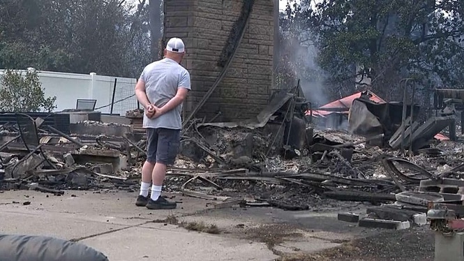 Wildfires destroy hundreds of homes near Spokane, Washington