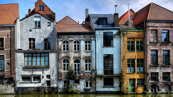 These are the best ‘dupes’ for travel hot spots like Venice, Lake Como and Kyoto