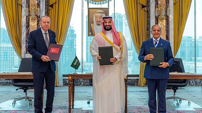 Saudi Arabia, Türkiye and Pakistan sign new defence pact amid US-Iran tensions