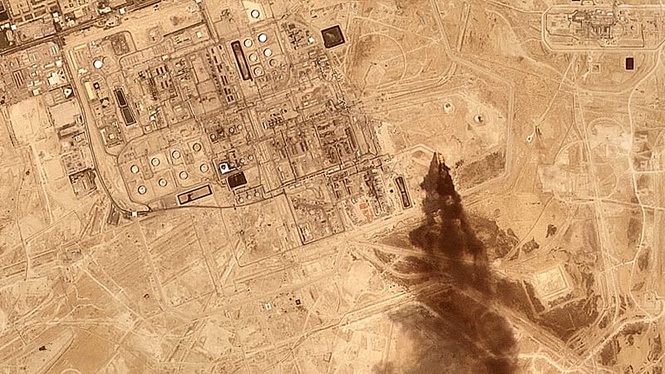 Yemen's Houthis attack kills 11 in Yemen, hit Saudi refinery