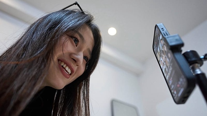New AI rules leave Chinese users mourning their virtual boyfriends and girlfriends