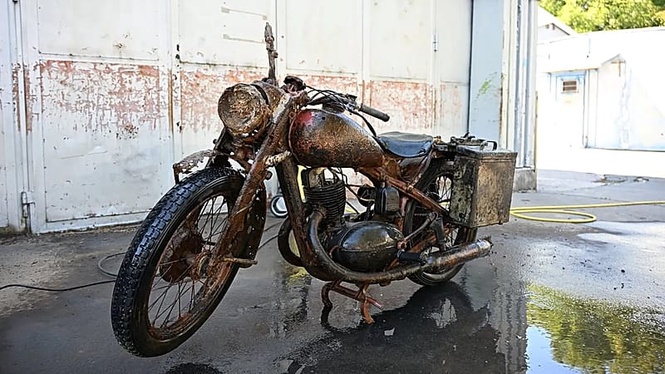 Spectacular images: Wehrmacht motorbike from Danube looks almost "new"