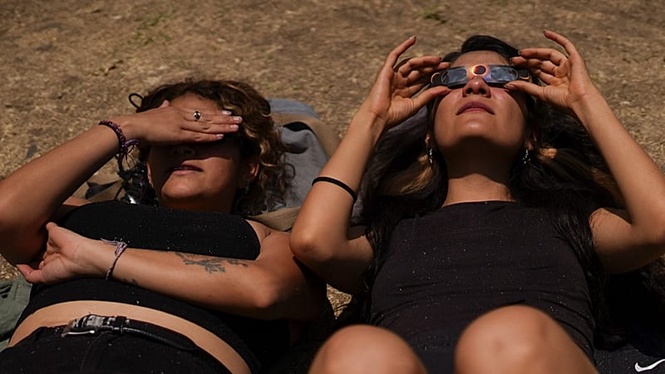 How to tell if the eclipse damaged your eyes: key warning symptoms