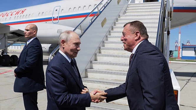 Tokyo issues angry response as Putin visits disputed islands near Japan