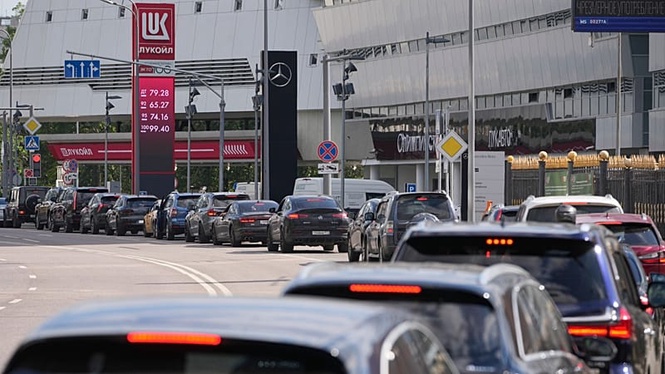 Russia admits new petrol shortages amid ongoing long-range Ukrainian strikes