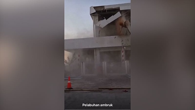 Watch: Chaos as powerful earthquake hits Indonesia