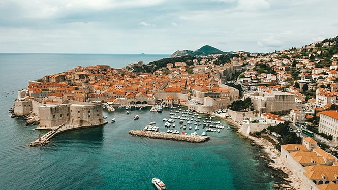 How to save on your autumn holiday, from the best travel dates to most affordable destinations
