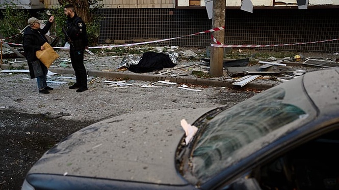 16 killed, 33 injured in Russian strikes on Kyiv and surrounding region
