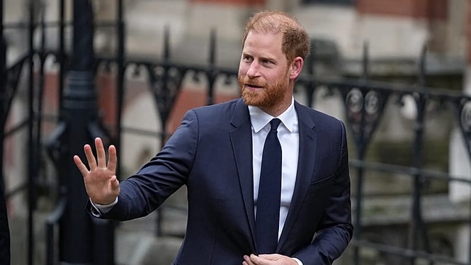 Harry returns to UK as Daily Mail legal bill lands