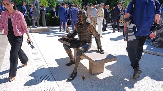 Trump adds bronze statue of Thomas Jefferson to transformed White House Rose Garden