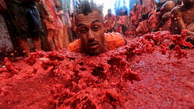 La Tomatina 2026 in pictures: Tomato chaos takes over the streets of Buñol