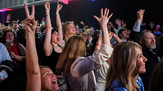 Icelanders react as the EU referendum results come in