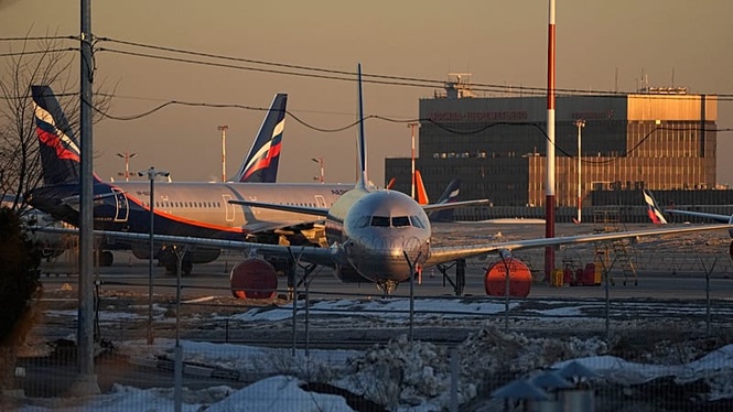 Ukraine formally warns airlines that Russian airspace is unsafe