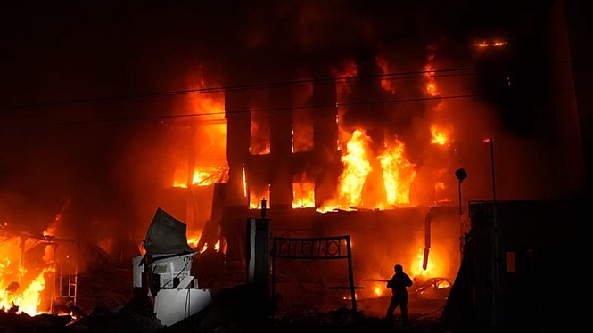 Russian strikes resume after brief halt, killing at least two in Kyiv despite US mediation