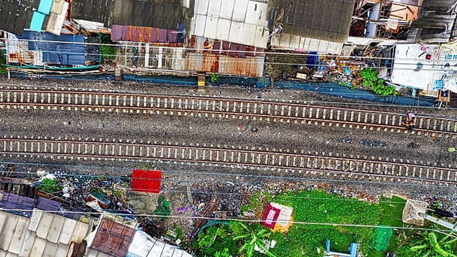 Living in deprived areas linked to poorer brain health