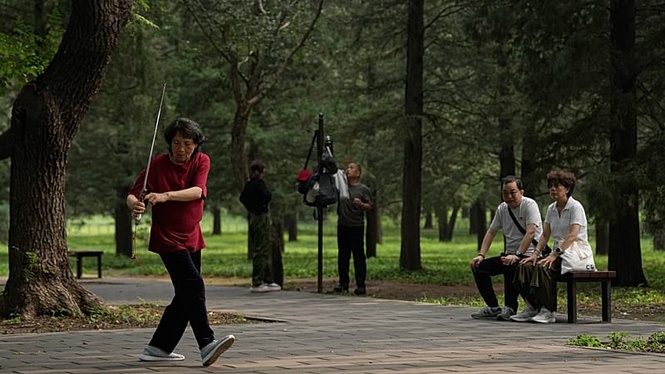 For cancer survivors, tai chi can ease sleep problems, fatigue and pain, study finds
