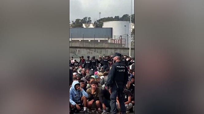 Video shows migrants running towards temporary camp in Ceuta
