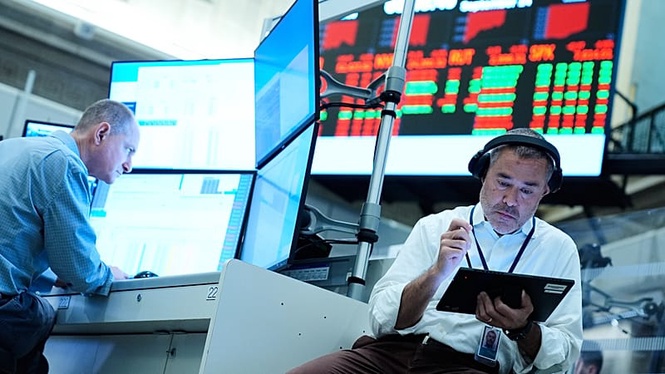 Markets mixed as investors eye oil price volatility and US bonds