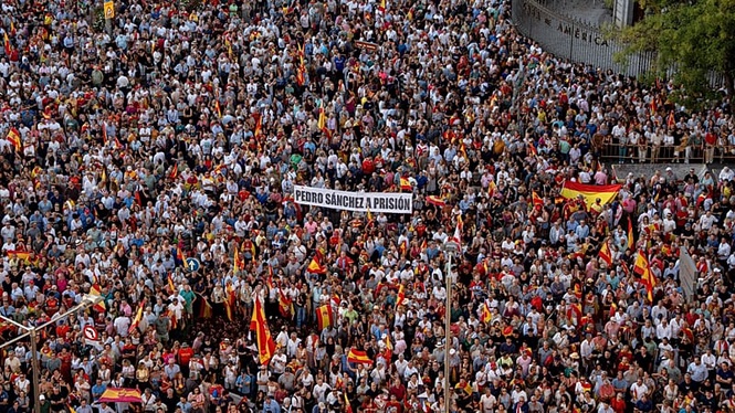 Protests erupt in Granada after eviction of 87-year-old woman in Madrid