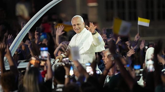 Pope Leo XIV draws 800,000 faithful to Paris before emotional Lourdes pilgrimage