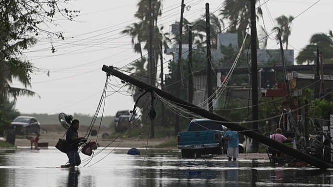 Flooding and destruction as Hurricane Polo hits Mexico