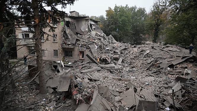 Russian strikes on Ukraine kill at least 15, including three children, emergency service says
