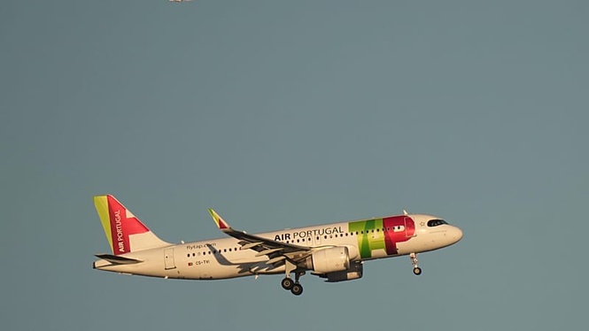 Lufthansa beats Air France-KLM to €1.2bn stake in TAP Air Portugal