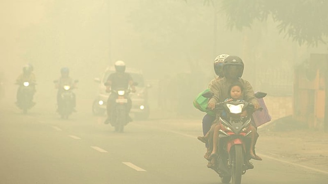 Indonesia's skies turn apocalyptic orange as smoke blankets Singapore