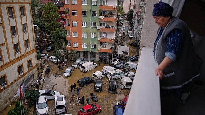 Turkey: Worst rainfall in 80 years unleashes deadly floods near Istanbul