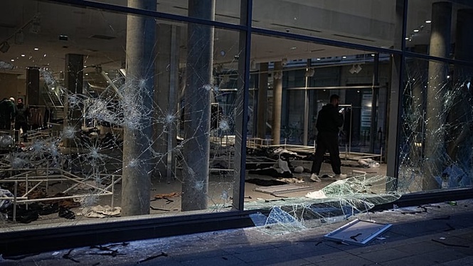 Lyon wakes up to scenes of destruction after violent protests