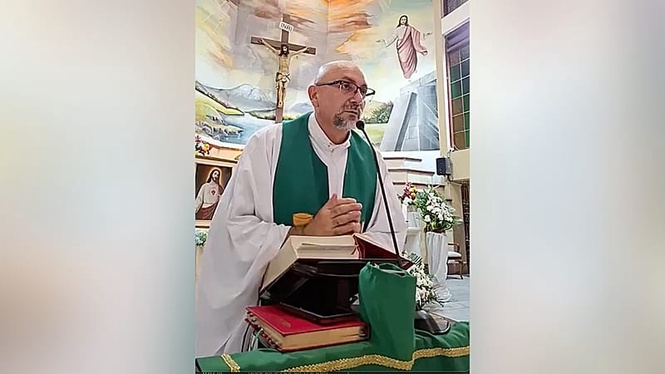 Video: Priest dies after cross falls on him during Mass in Ecuador