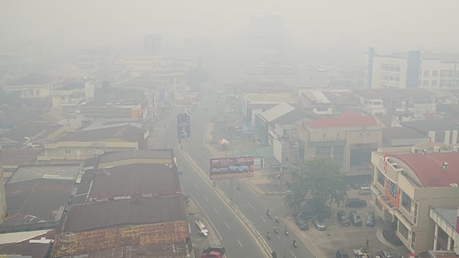 How toxic wildfire haze is affecting daily life in Indonesia's cities
