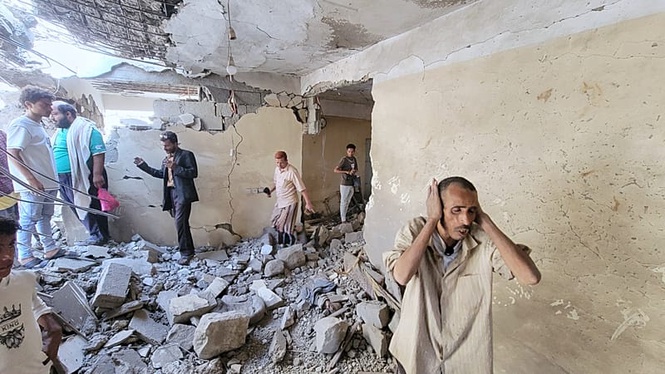 Yemen: Tanks fire as fighting erupts on the outskirts of Taiz