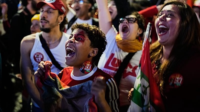 Brazil: Thousands flood streets to celebrate Lula's election victory