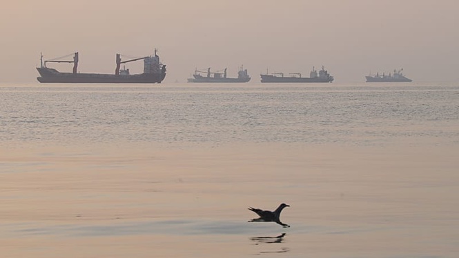 Iran’s Revolutionary Guard reports three tankers on fire in Strait of Hormuz as talks continue