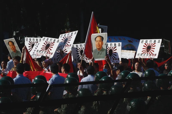 Image from: Beijing Watch | US-Based Chinese Artist Sentenced to Three Years for Satirical Mao Sculptures
