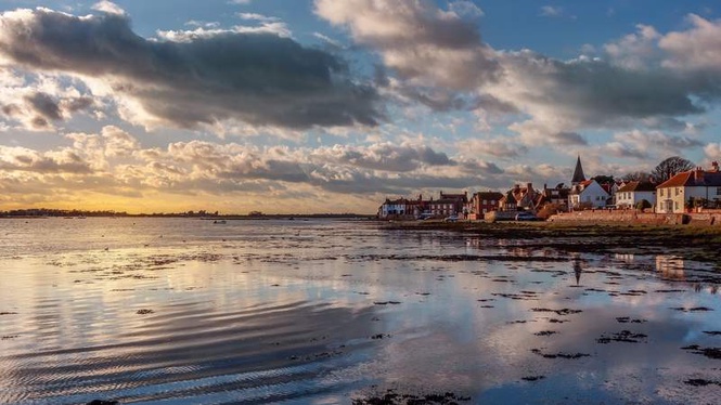 Image from: ‘It looks just like Venice !’: In Europe, this picturesque village in West Sussex has less than 3,000 inhabitants