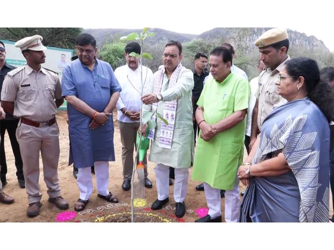 Image from: Rajasthan CM Bhajanlal Sharma participates in plantation drive 'Ek Ped Maa Ke Naam'
