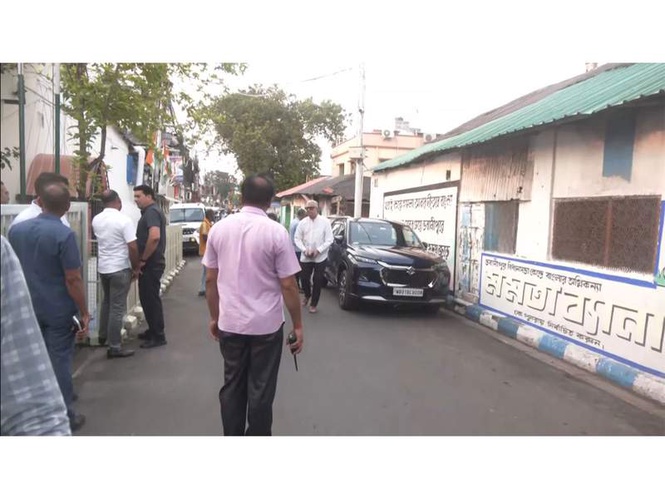 Image from: TMC's 8 MLAs, 6 MPs meet at Mamata Banerjee's residence amid growing division within party