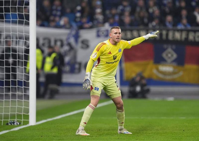 Image from: Southampton sign goalkeeper Peretz on permanent deal from Bayern