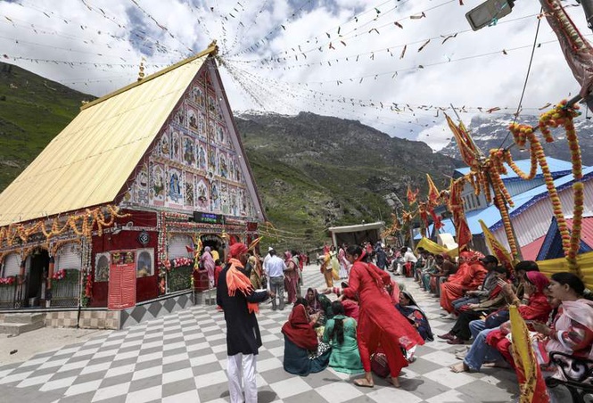 Image from: Machail Mata yatra suspended over bad weather