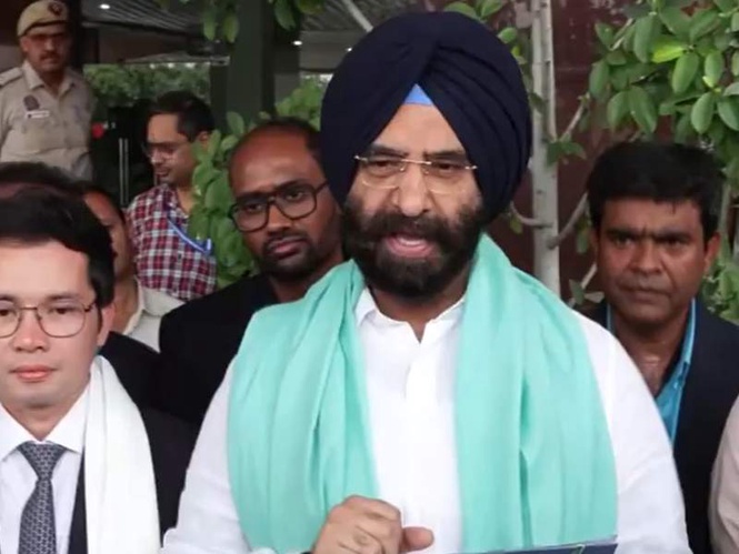 Image from: Delhi Minister Manjinder Sirsa flags off Green SM's electric taxi service