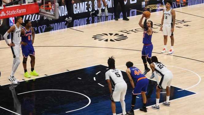 Image from: Knicks hold off Spurs 105-104 for 2-0 NBA Finals lead