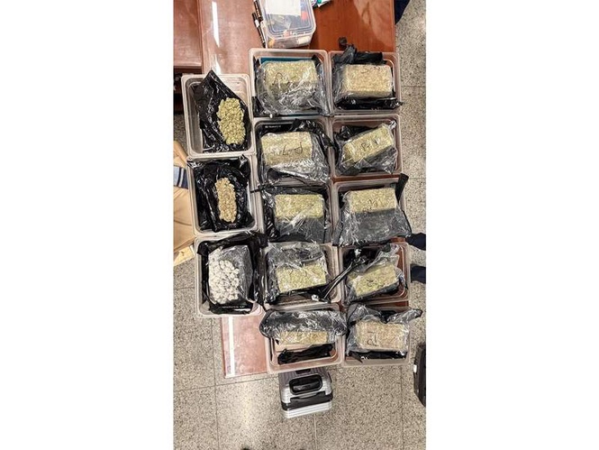 Image from: Lucknow: Customs arrest passenger for smuggling, seize Rs 10.39 crore narcotic substance
